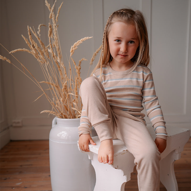 Babytights i ull med silke ribbestrikk