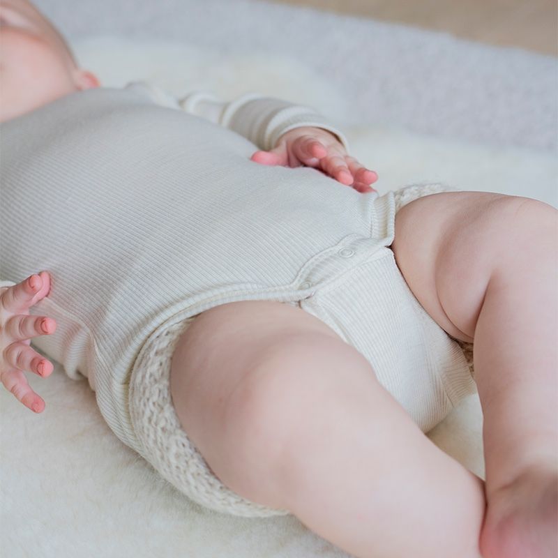 Ribbestrikket body i ull med silke - Hvit/natur