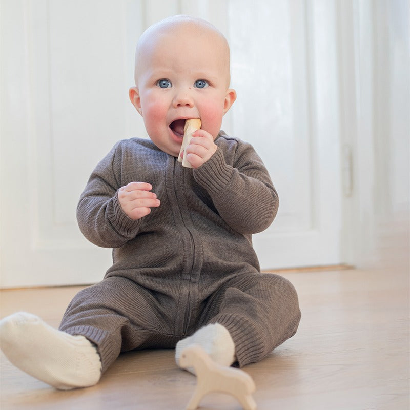 Strikket babydress i ull - Brun