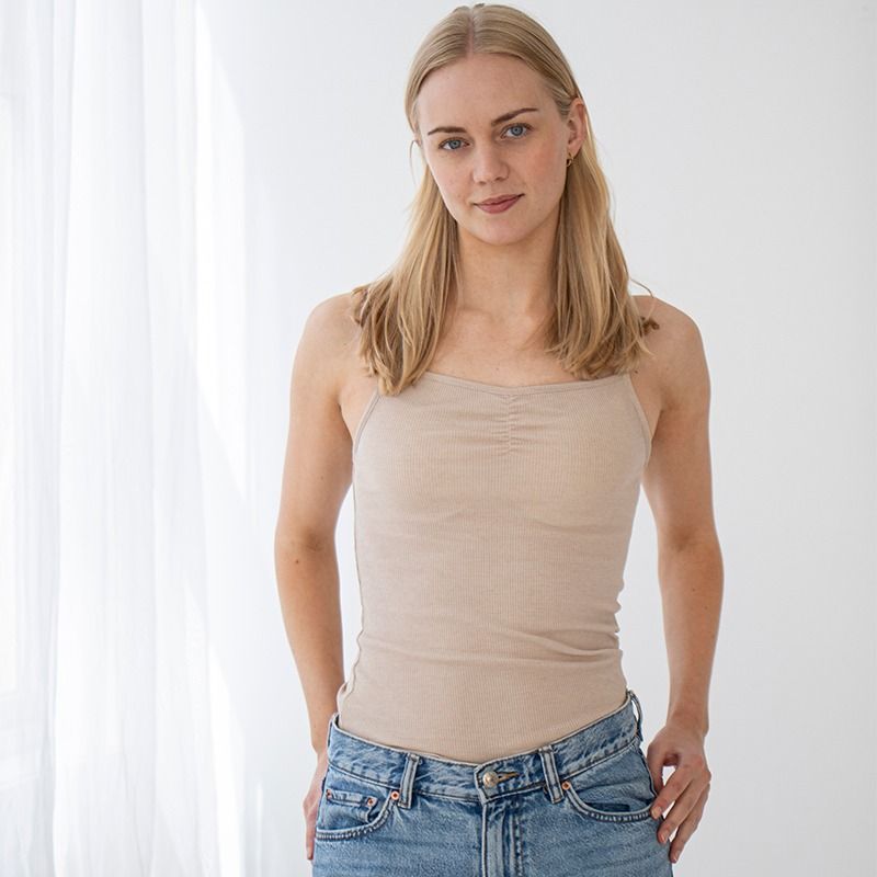 Singlet m/stropper i ull med silke - Latte