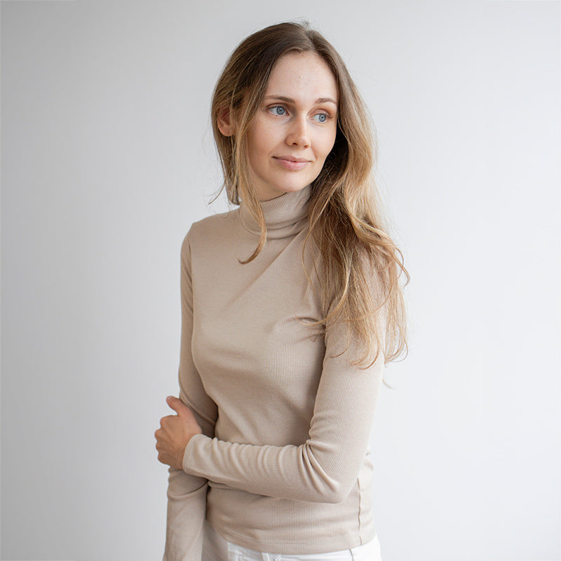 Modellen er 178 cm høy og bruker størrelse 34/36