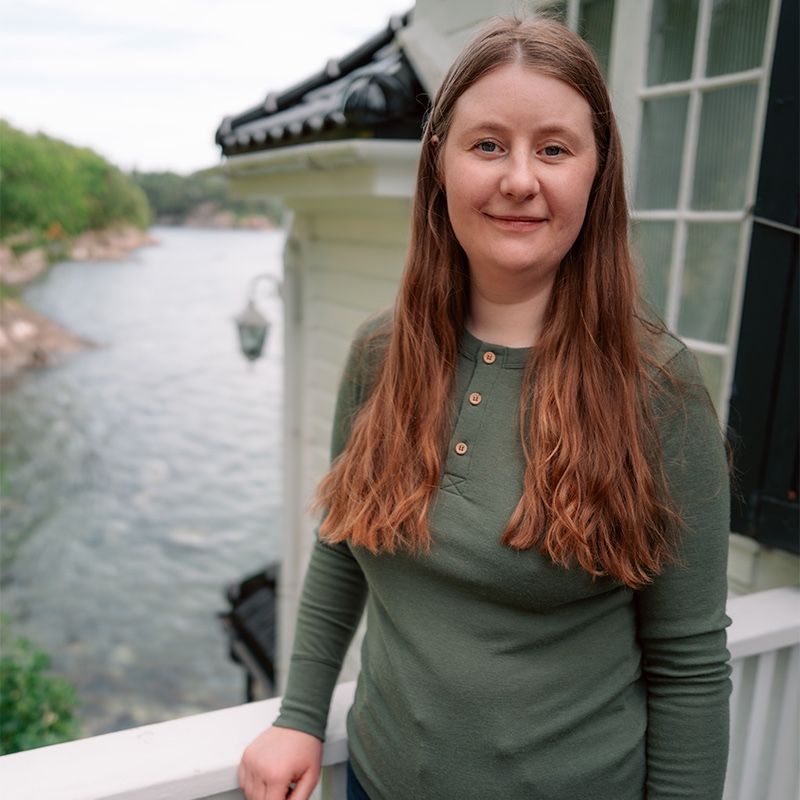 Bestefarstrøye i ull m treknapper - Olivin