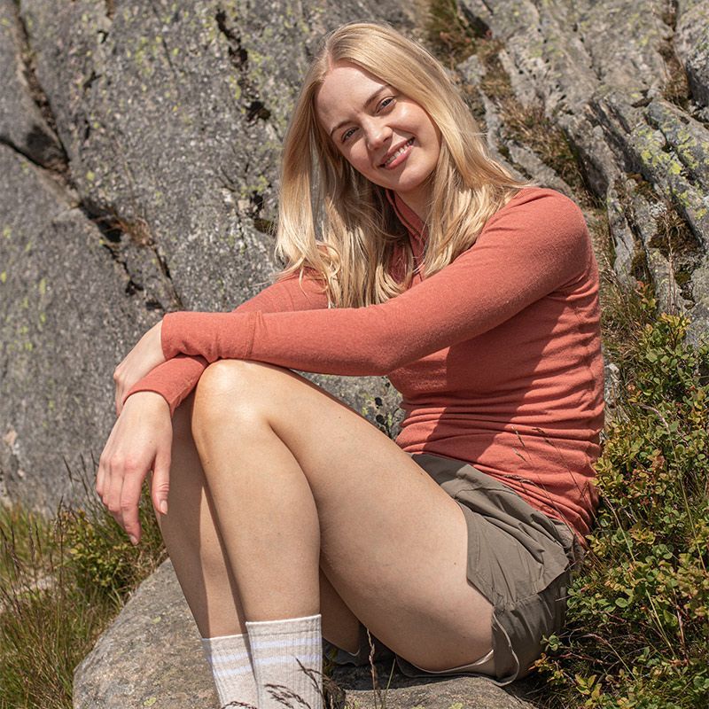 Turtrøye i ull med silke, til dame og herre - Høstrød
