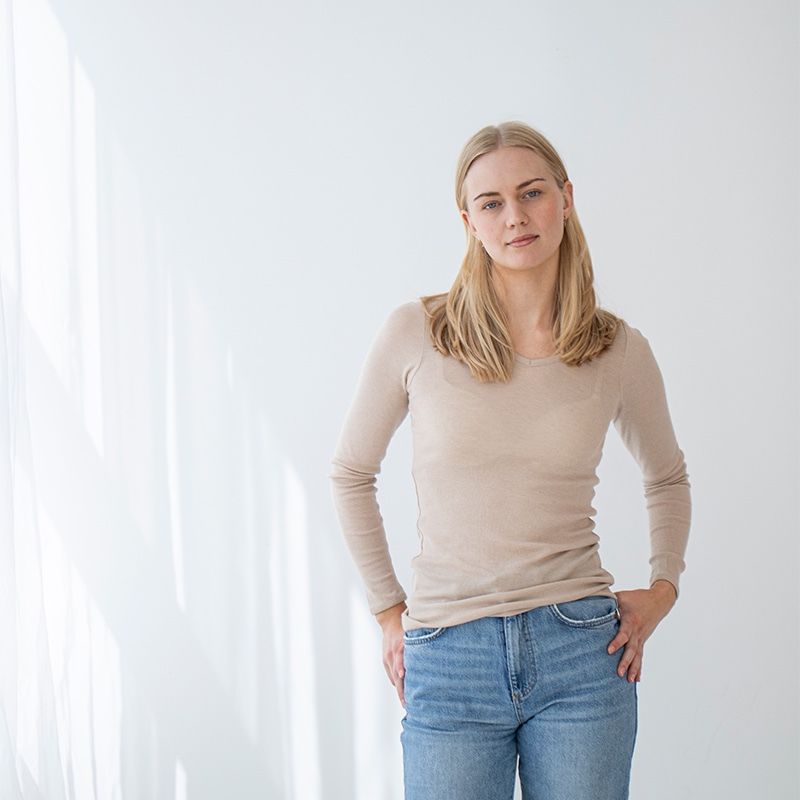 Ulltrøye med V-hals, ull med silke lang - Latte
