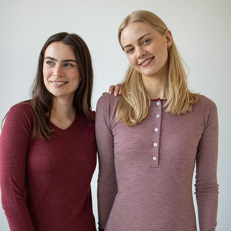 Nattkjole i ull med silke m/knapper - Plomme/Natur