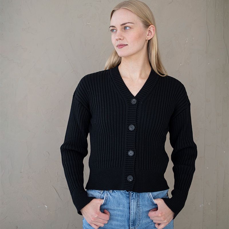 Ribbestrikket cardigan - Svart