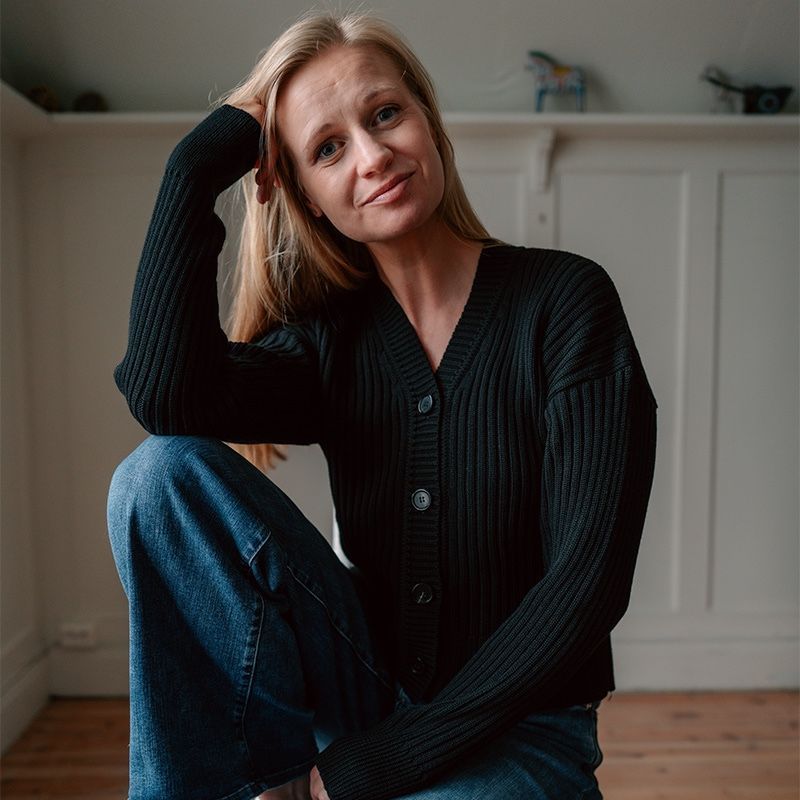 Ribbestrikket cardigan - Svart