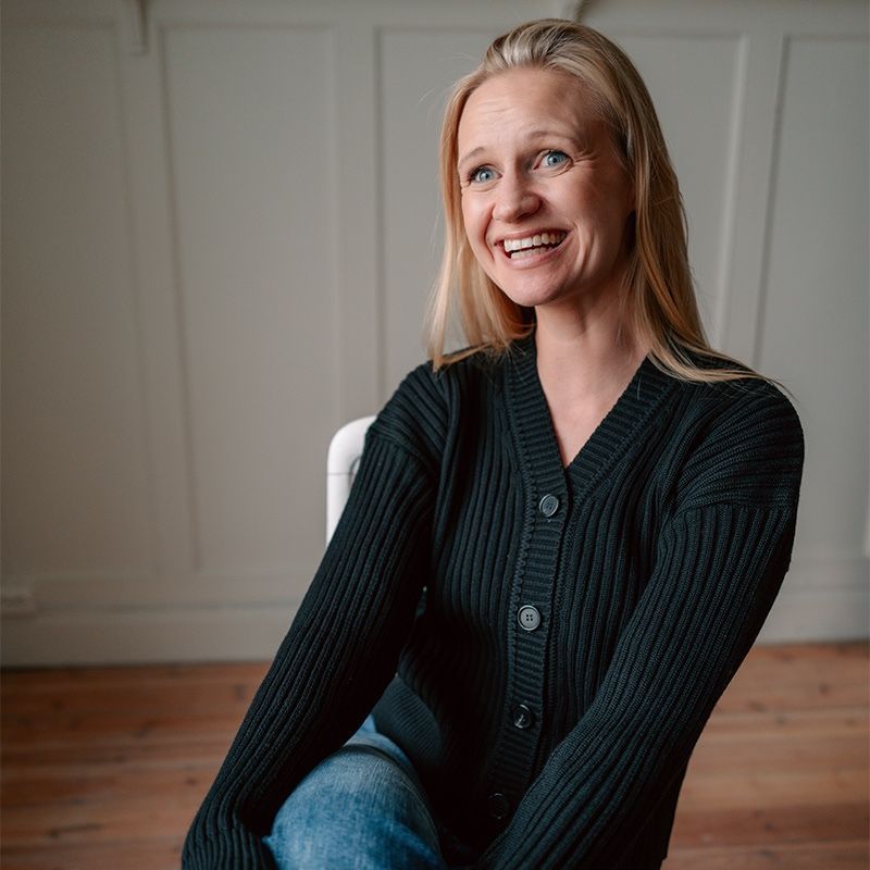 Ribbestrikket cardigan - Svart