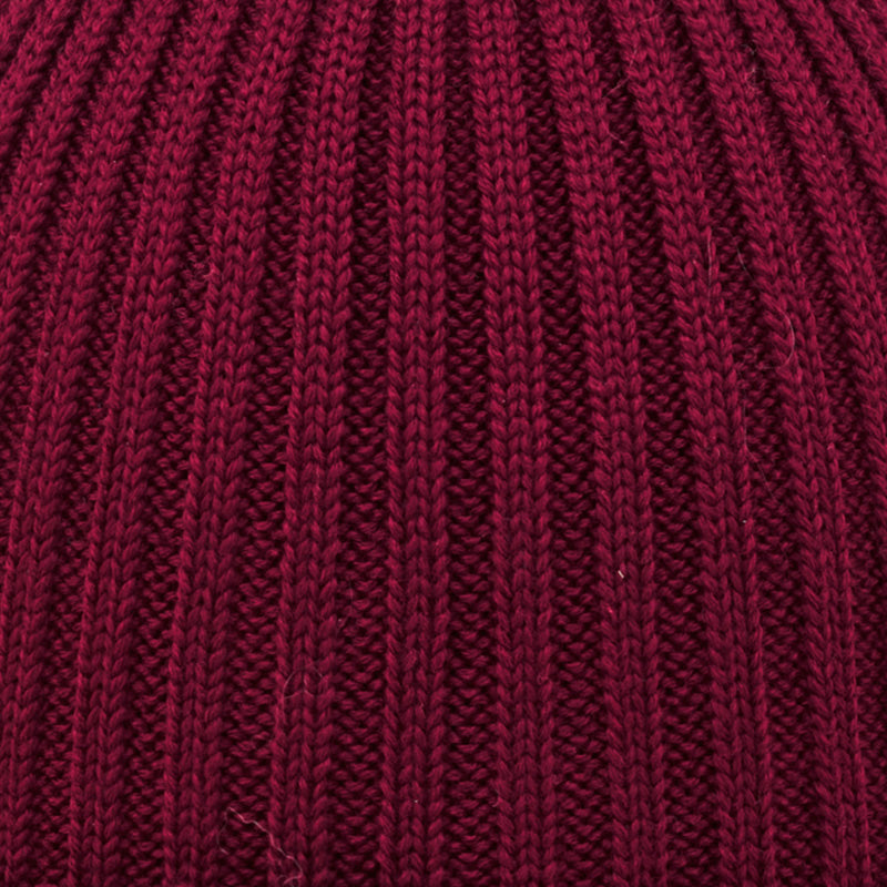 ribbestrikket lue barn - plommerød - swatch
