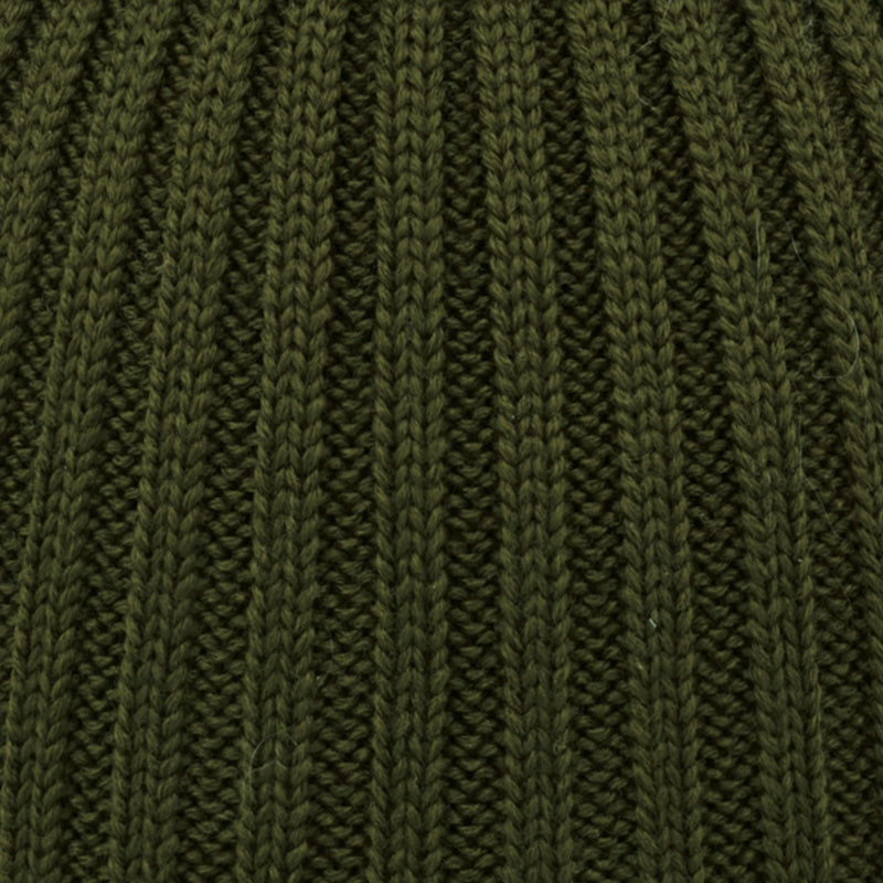 ribbestrikket lue - mosegrønn - swatch