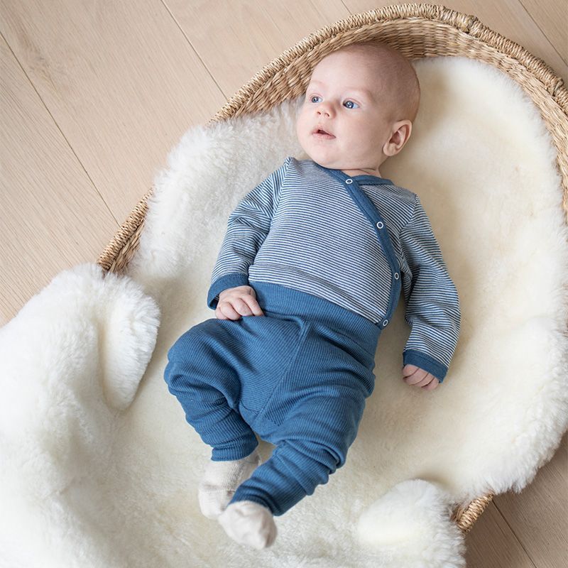 Ribbestrikket babybukse i ull med silke - Dongeriblå