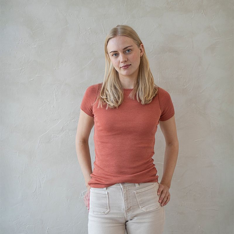 Ulltrøye dame, kort erm, ull med silke  - Høstrød