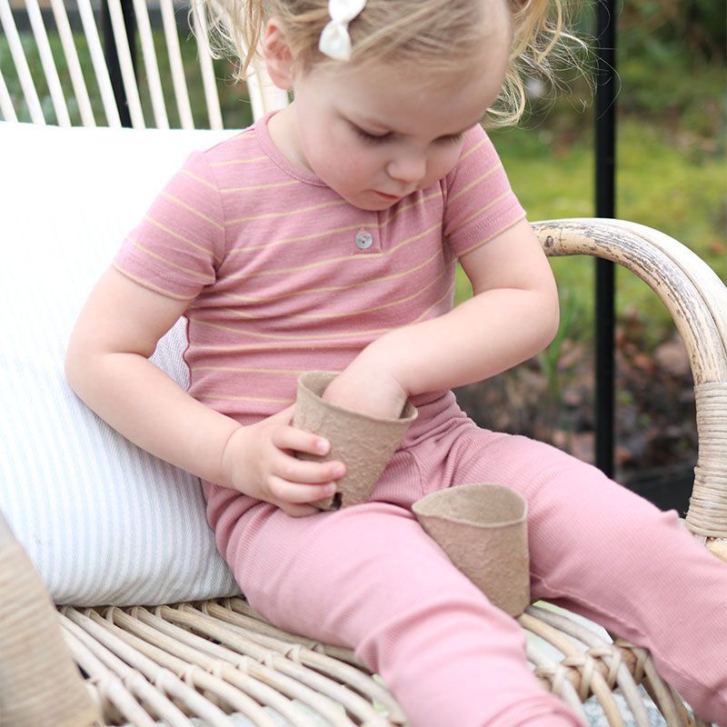 Ribbestrikket babybukse i ull med silke - Lys rose