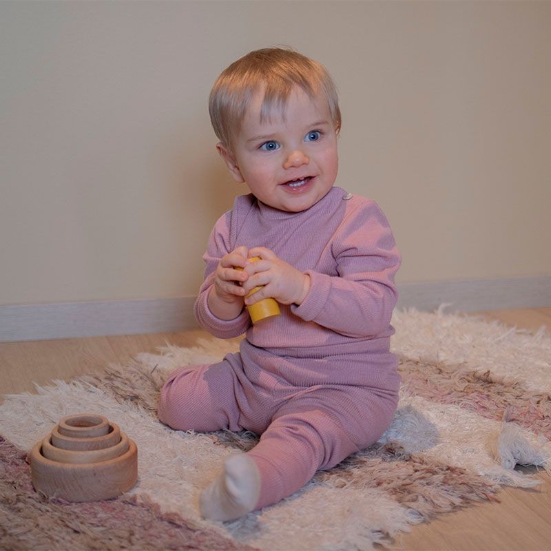 Ribbestrikket body i ull med silke - Lys rose