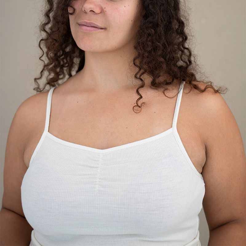 Singlet m/stropper i ull med silke  - Hvit/natur