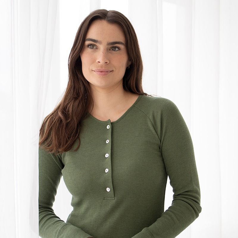 Nattkjole i ull med silke m/knapper - Olivin