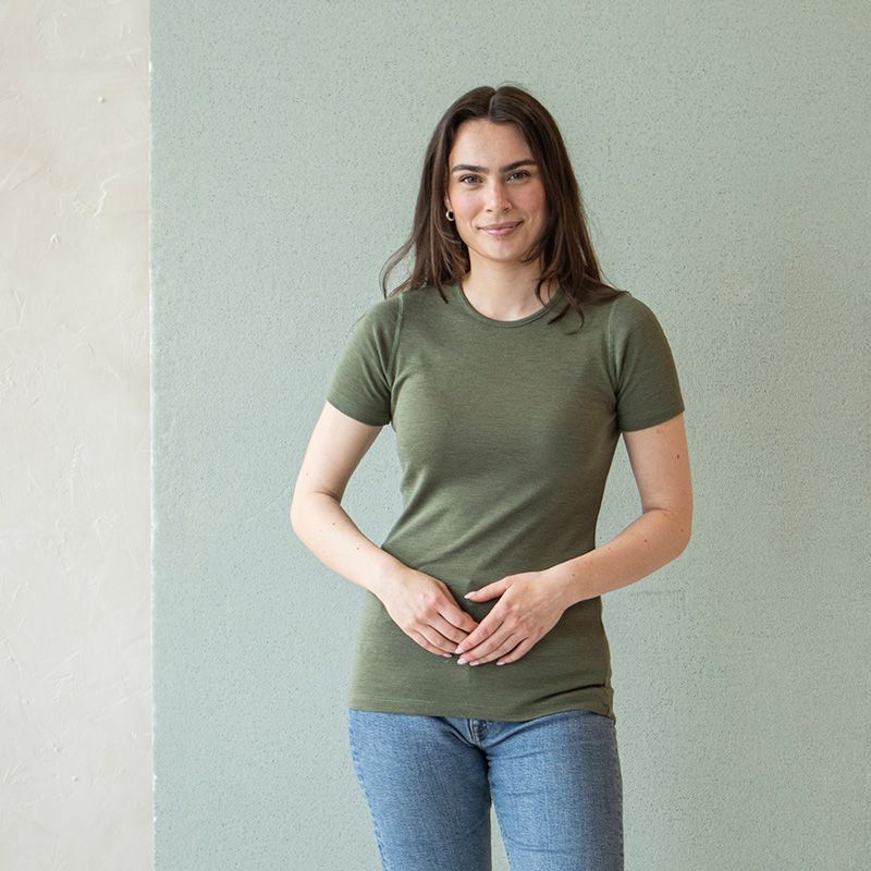 Ulltrøye dame, kort erm, ull med silke - Olivin