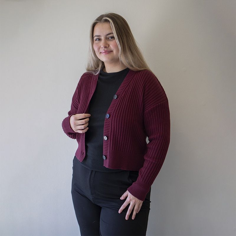 Ribbestrikket cardigan - Plommerød