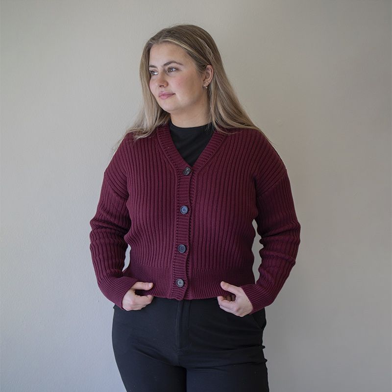 Ribbestrikket cardigan - Plommerød