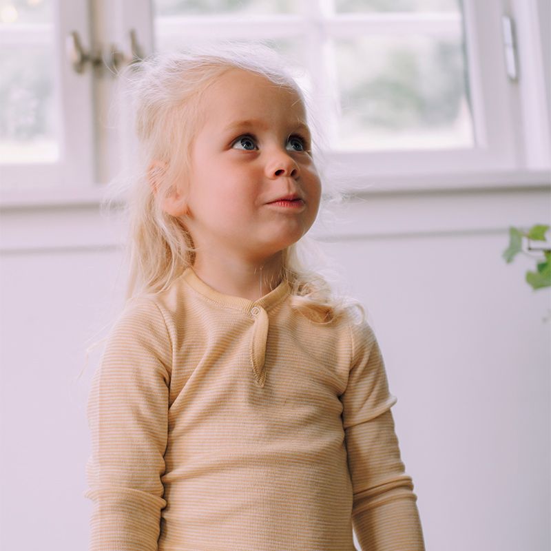 Babytrøye i ull med silke - Strågul/natur