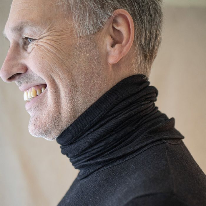 Tubehals i ull med silke - Svart